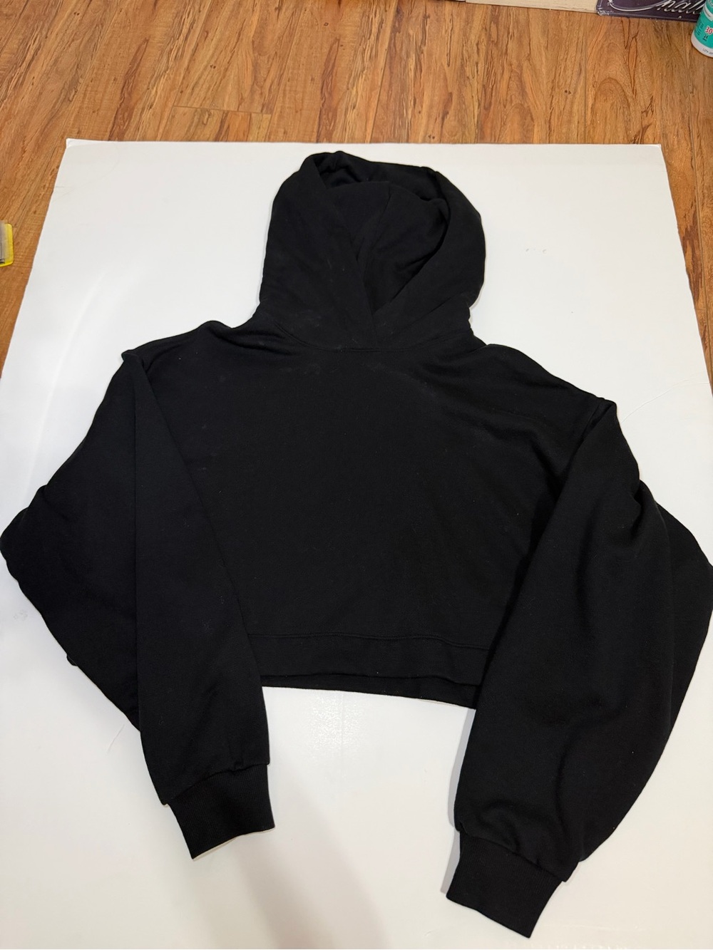 Alo Black Women’s Cropped Pullover Hoodie M Fleece Logo Athleisure